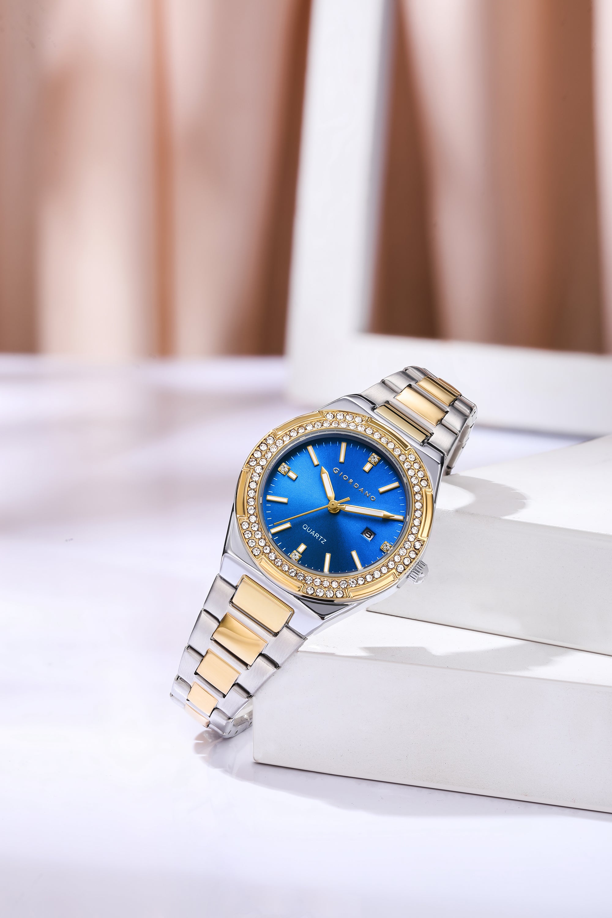 Giordano Analog watch for women with Crystal Bezel, round gloss finish dial, stainless steel strap and date display | GZ-60112-44